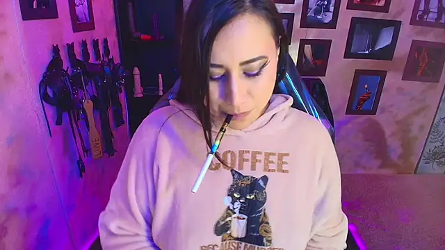 cherryy_bombshelll's cam snapshot