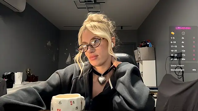 SoftnessMila's cam snapshot