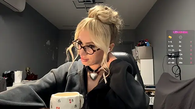 SoftnessMila's cam snapshot