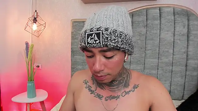 liam_froid's cam snapshot