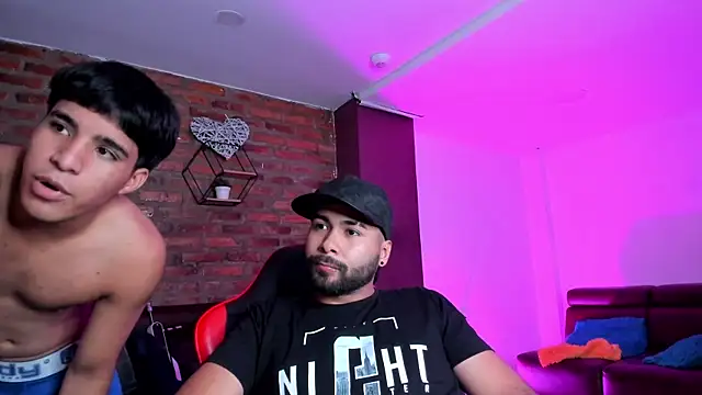 HotThreesoome's cam snapshot