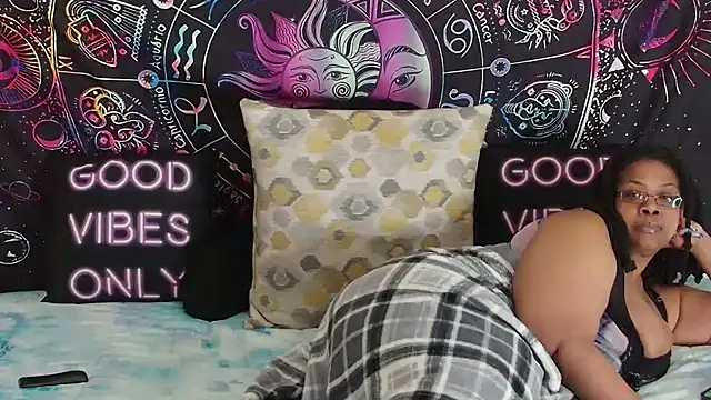 RENAESPLEASUREPALACE's cam snapshot