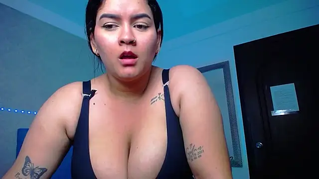 kriss_sweetboobs10's cam snapshot