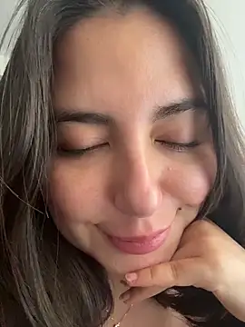 sukhakunis1 live sex cam