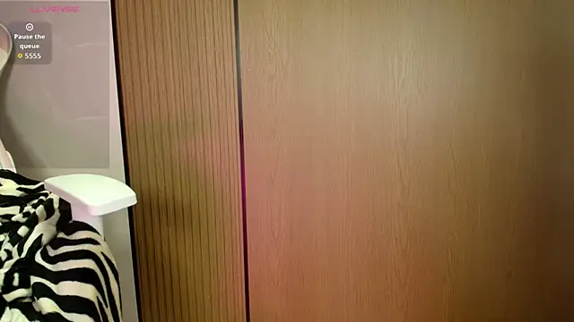 sweetmikasa's cam snapshot