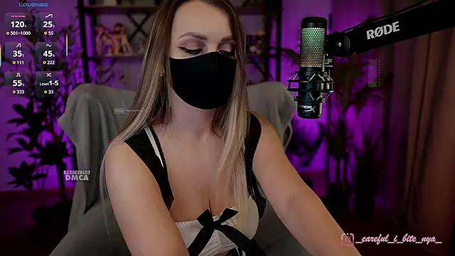 careful_i_bite_nya live sex cam