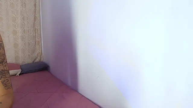 Tinny_and_Candy's cam snapshot