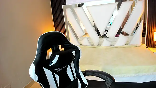 Linda4Petite's cam snapshot