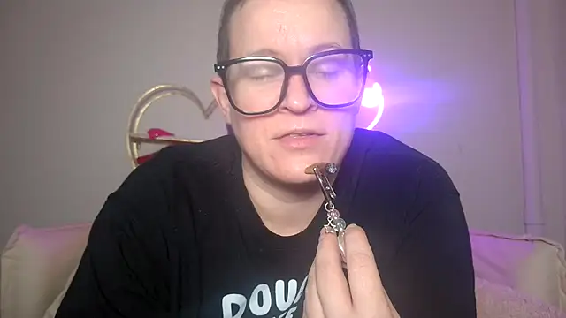 quinnmariexo live sex cam