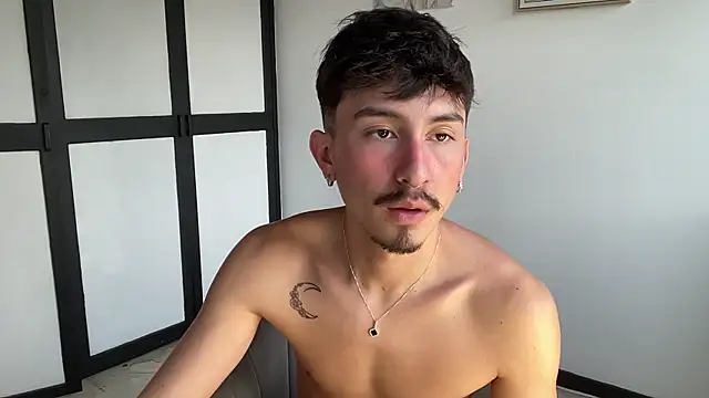 sweettaaron01 live sex cam