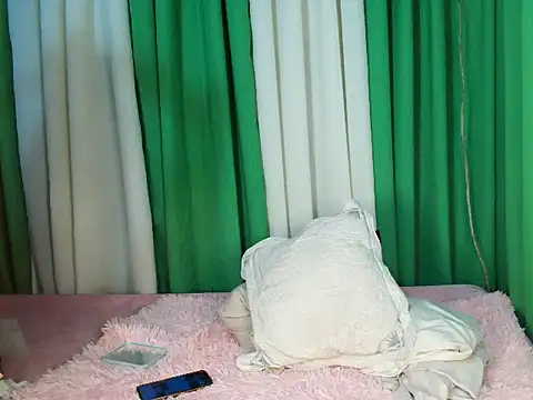 ur_hot_jenelle live sex cam