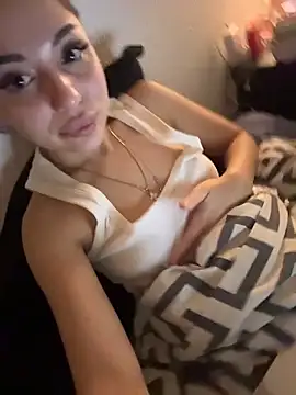SilkyMira live sex cam