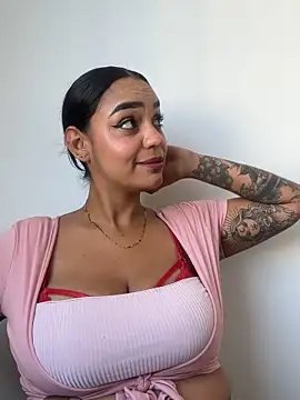 Sara-77 live sex cam