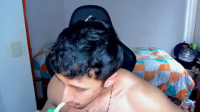 Tommy_Bred's cam snapshot