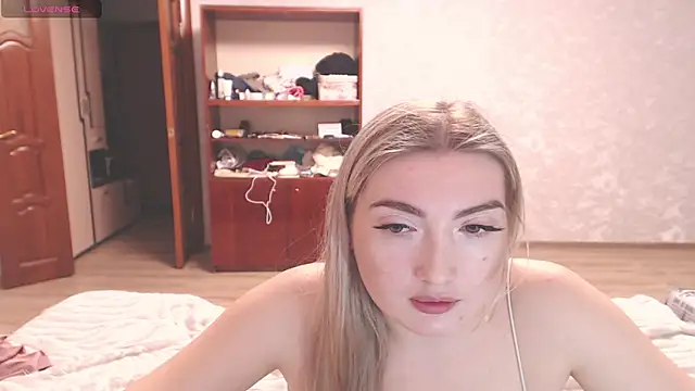 MiraRoy live sex cam