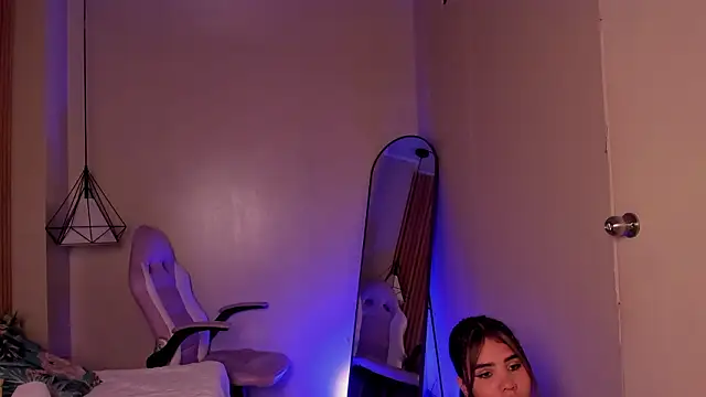 Emilybeltons live sex cam