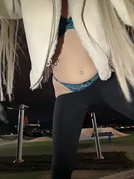 AlyssaFoxx_'s cam snapshot