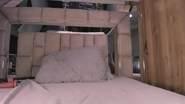 SOPHICARTERS live sex cam