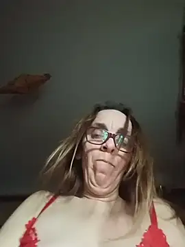 Dettybitch40 live sex cam