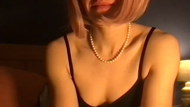 intelligentwoman's cam snapshot