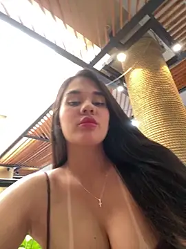 BellaLeclair's cam snapshot