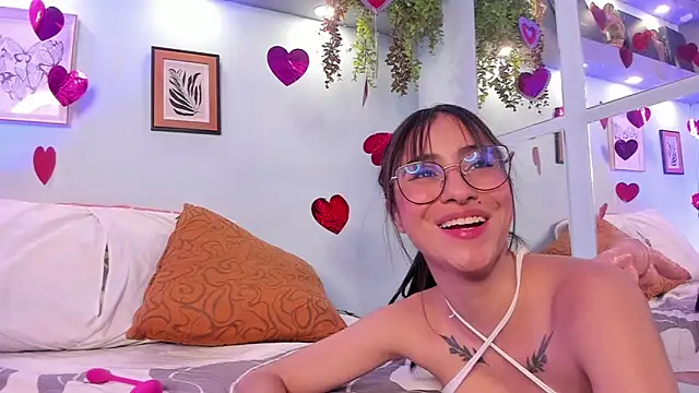 Alana_Martinez_'s cam snapshot