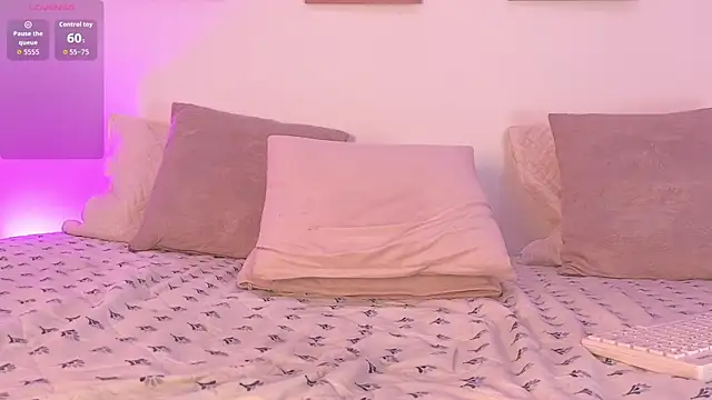 Mia_Heartt's cam snapshot