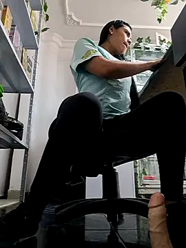 Tatianna_Loove_'s cam snapshot