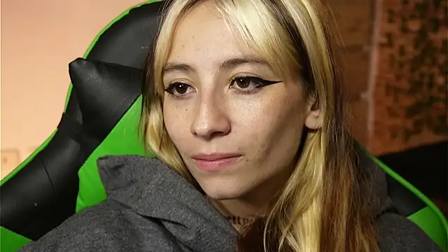 Michell_Wallker live sex cam