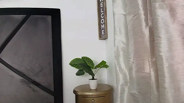 GabrielaDurann live sex cam