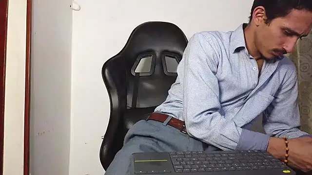 HomeAloneK's cam snapshot