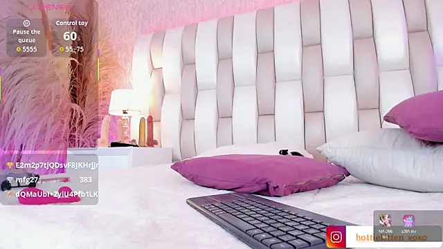 Viollet_xoxo's cam snapshot