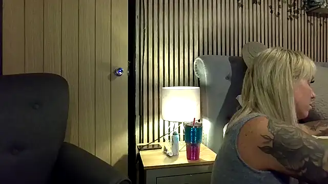 poppyinga1's cam snapshot