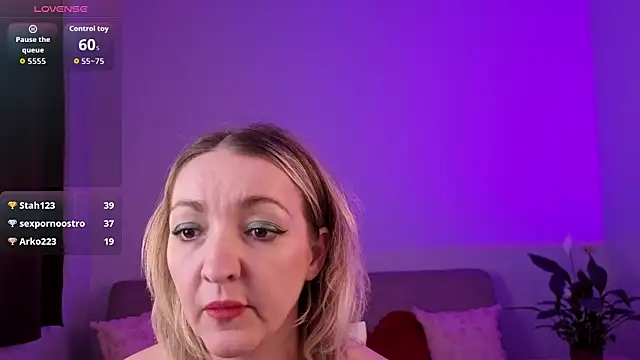 ScarletBloo's cam snapshot