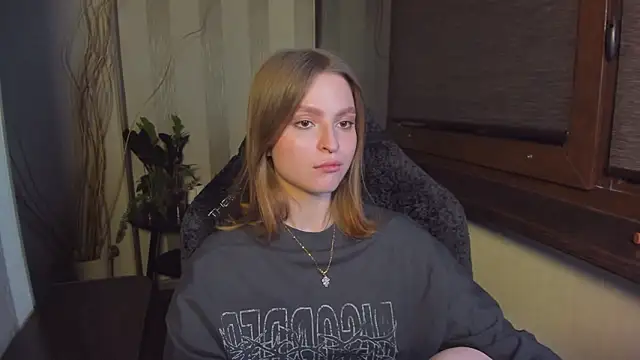 MollyRufous's cam snapshot