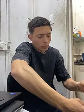 santiObrero live sex cam