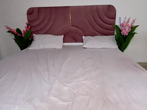 Husan-e-Jasmine's cam snapshot