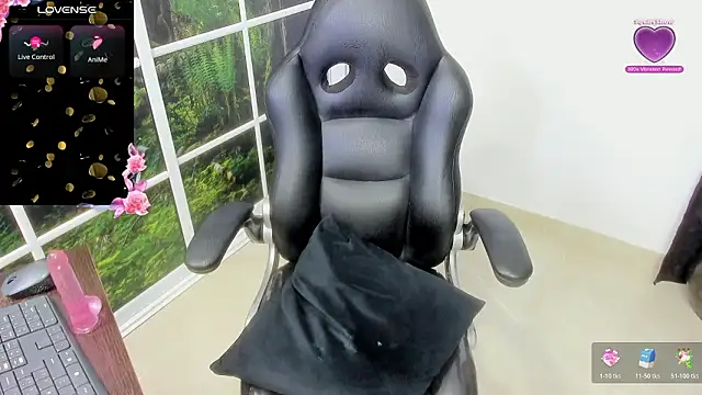 kavya_suri_'s cam snapshot