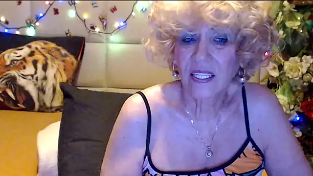 HappyWomanOn's cam snapshot