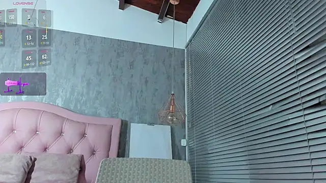 naomidibello live sex cam