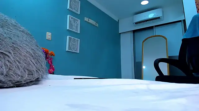 Luna_Raay's cam snapshot