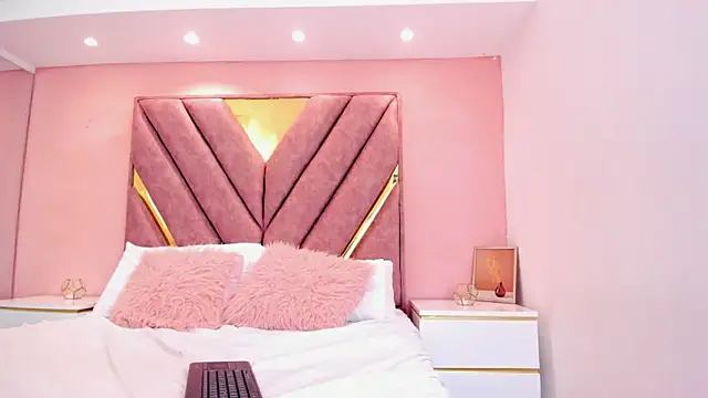 roxyflame_'s cam snapshot