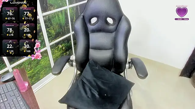 kavya_suri_'s cam snapshot