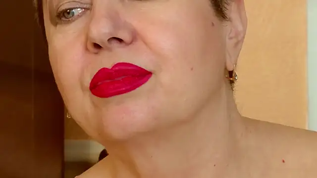 LadyPosh live sex cam