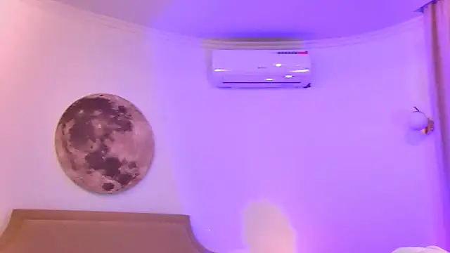 EmeraldGlow live sex cam