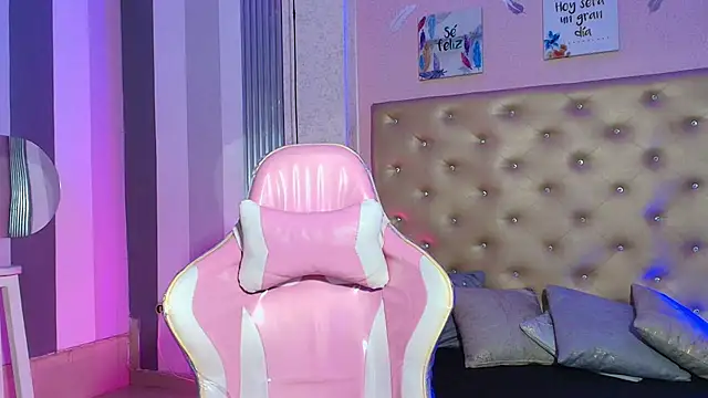 ThanishaGill's cam snapshot