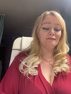 Sweet-blonde live sex cam