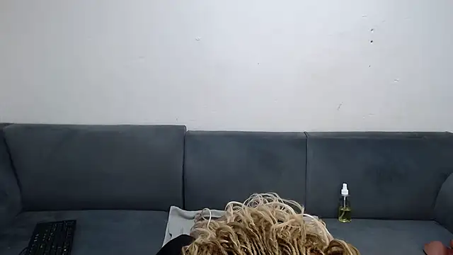 Doja_Peach live sex cam