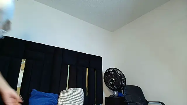 ThaisAdara24's cam snapshot