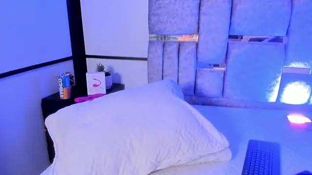 SalomeeHott_'s cam snapshot